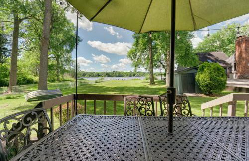 Lakefront Retreat with Views and Decks and Fire Pit - Foto 29