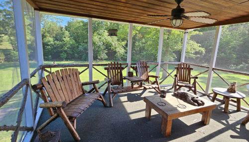 Cozy Cabin Retreat - Sleeps 8 - 1 Hr from STL - Foto 1