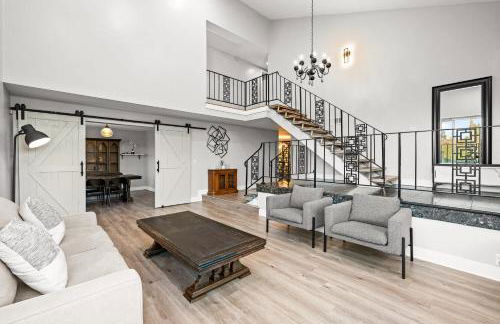 Serene Hilltop Oasis Above the City w Private Pool - Foto 4