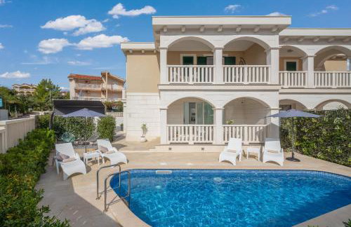 Villa Authentica with Heated Pool - Foto 16