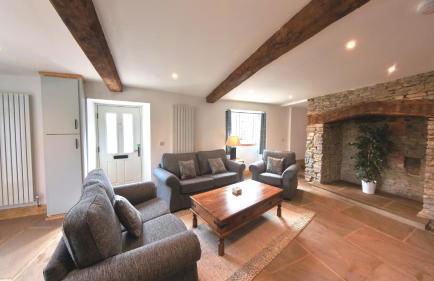 Flexible Accommodation - Newly renovated characterful cottage - Photo 1