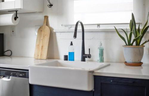 NEW Beautiful BOHO Home by Beach, Downtown + Shops - Foto 13