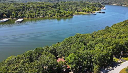 Home with Large Deck on Table Rock Lake! - Foto 3