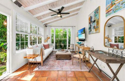 Tropical Estate w/ Guesthouse & Pool. Sleeps 8! - Foto 5