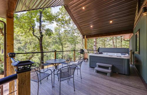 Big Cedar Vacation Rental with Deck and Hot Tub! - Foto 21