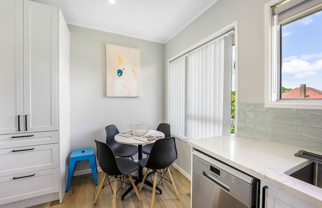 Inner City Retreat - WiFi - Netflix - Photo 19