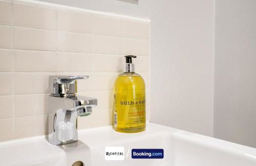 Last-Minute Secure l Sleeps Up to 8 l 2 Bedroom Apt By Capital Retreats Short Lets & Serviced Accommodation London With Balcony, Free WiFi - Foto 30