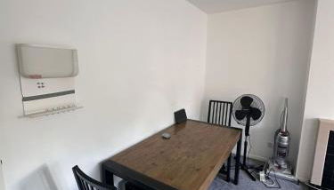 Entire 2 bed apartment - Up to 4 guest - 10 min from station & town centre - Foto 4