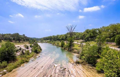 NEW! Ladybug @ Firefly Grove w/ Blanco River Access - Foto 15