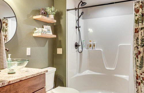 Lakefront Rhinelander Cottage with Private Dock! - Foto 34