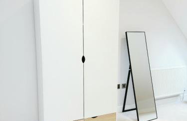 4 Beds Work Housing Near Croydon with Free Parking, High Speed WIFI sleeps up to 9 - Foto 7