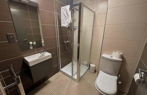HNFC Stays - En-suite, Free Parking & Restaurant - Foto 8