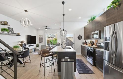 5 mins to Downtown - Houston Rodeo - Sleeps 7 - Photo 11