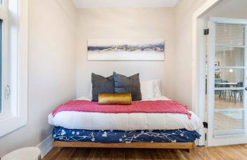 The Auric Door Inn on N Mississippi - Photo 18