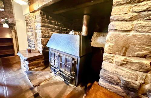 16th Century Farm House,6 Beds,5 BATHROOMS,SLEEPS 15,BBQ,HOT TUB,CINEMA ROOM WITH SURROUND SOUND,With Cymru Holidays - Foto 37