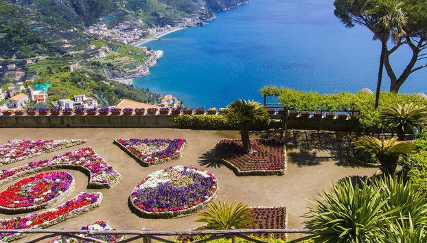 Giardini di Villa Rufolo a picco sul mare