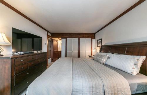 4BD Lakeside Retreat with Views - Foto 13