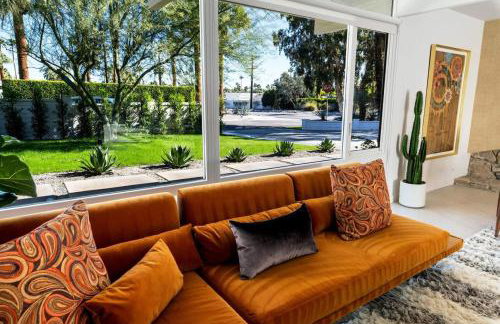 Monterey Manor Interior Designed Home Plus Pool - Photo 20