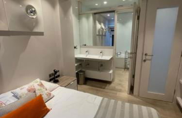 Modern self-contained Ground and Basement studios - Foto 8