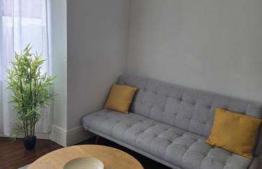 Coastal Comfort in Leigh Ideal for Work & Leisure - Foto 8