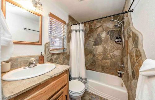 The Cedar House Prime Spot Kayaks & Cool AC - Photo 24