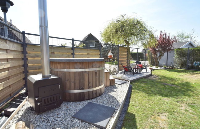 Snug Holiday Home in Herkingen with Hot Tub in Garden - Foto 28