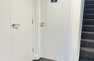 Spacious and Stylish Flat in Trowbridge, Wiltshire - Photo 3