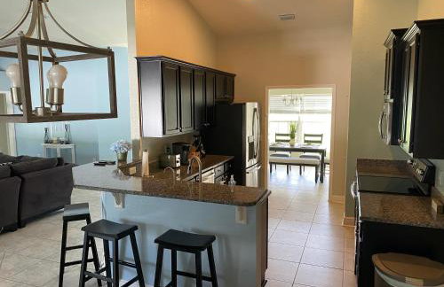 Gone Coastal! Large Heated pool home 30 min from beaches! - Foto 17