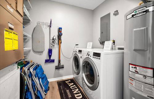 Oceanfront 2 Bedroom Modern Beach Condo w Pool - Foto 29