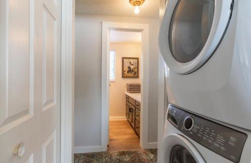 Cedar Creek Chalet - Snowmobilers Dream - Hot tub - Foto 49