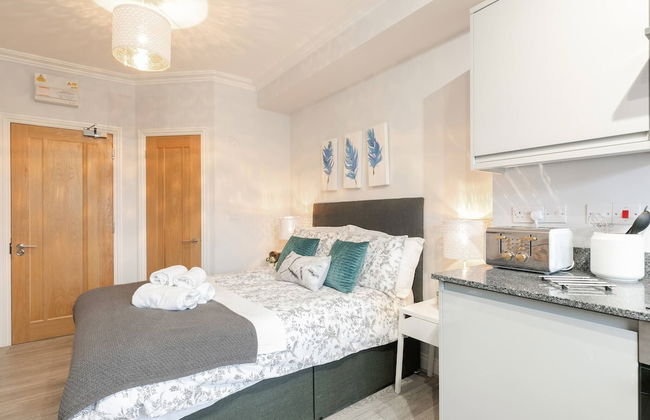 Room in Apartment - 12 Helena Luxury Serviced Apartment - Photo 3