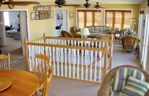 Lakefront Home in Madison - Private Beach - Photo 13