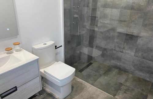 Gran casa cerca de la playa con 3 dormitorios en Pedregalejo - Photo 67