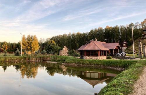 Dom nad stawem przy lesie - Foto 7