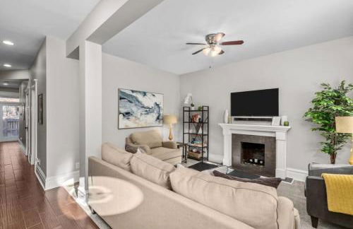 Walk to Forest Park Euclid Fire Pit Porch Swing - Foto 8