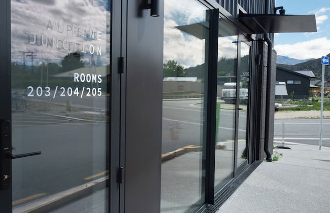 Alpine Junction Townhouse Apartments - Photo 10