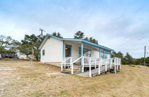 Group Getaway! Hill Country Basecamp with Trails - Foto 17