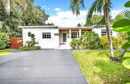 Bright 4BR North Miami Villa Close to Beaches and Huge Backyard - Foto 18
