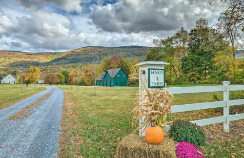 Luxe Green Barn Near Skiing with Mt Equinox Views! - Foto 29