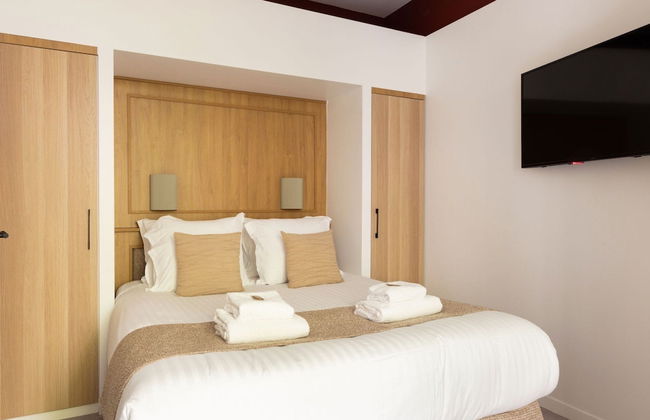 Elegance & Comfort With A/C in the Heart of 11th - Photo 8