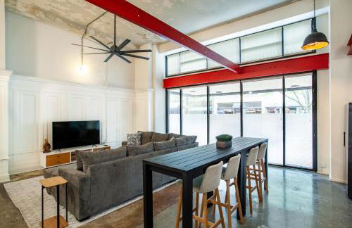 Historic Downtown Loft with Modern Flare - Foto 22