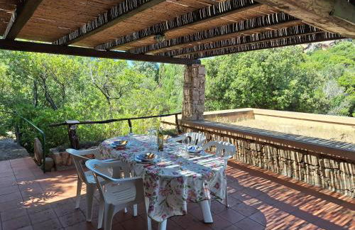 Villa La Lecceta surrounded by greenery and sea view with sunset - Foto 15