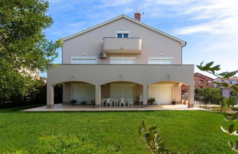 Stunning Apartment In Mladenici - Photo 10