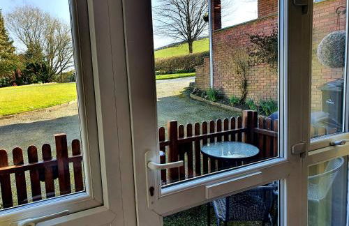 Idyllic 2 Bedroom Self-Contained UpsideDown Annexe - Photo 54