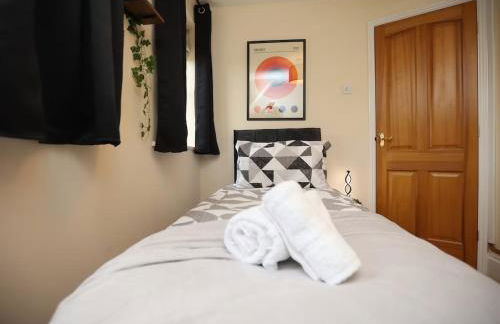 Modern 5-Bed Home, Guests 9, Secure Parking, Contractors - Foto 15