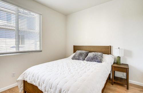 Walk to BART Station Richmond Townhome with Balcony - Photo 11