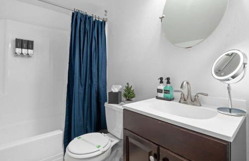 Pool - Free Parking - 2BD 1 Block from the Water - Foto 19