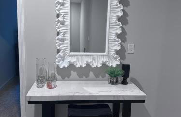 Exquisite 5 Bedroom Near Airport - Foto 24