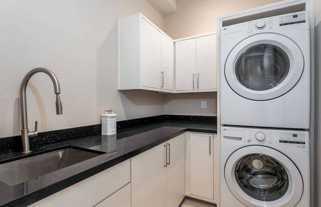 Spacious Bay - Photo 32