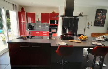 Maison spacieuse avec piscine et jardin - Foto 6